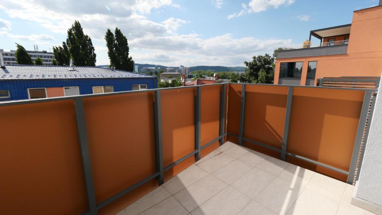 Air-Conditioned, 2 Room Apartment With Terrace บราติสลาวา ภายนอก รูปภาพ