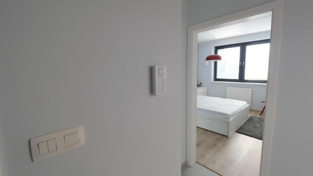 Air-Conditioned, 2 Room Apartment With Terrace บราติสลาวา ภายนอก รูปภาพ