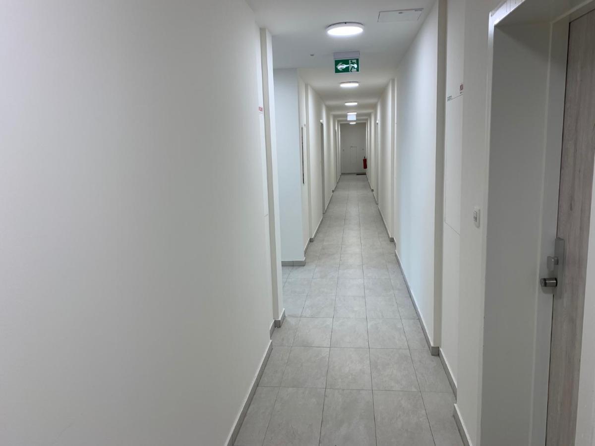 Air-Conditioned, 2 Room Apartment With Terrace บราติสลาวา ภายนอก รูปภาพ